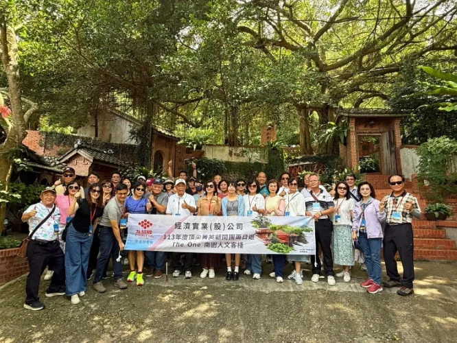 <h1><p>新竹南園藝文饗宴＆華陶窯美學之旅<br />— 經濟實業全國菁英顧問大會師</p>
<div style="all: initial;" class="notranslate"></div></h1>
<div><p><strong>經濟實業特別規劃的【新竹南園藝文饗宴暨大會師】，感謝全國菁英顧問長期以來對經濟實業的支持與信任！</strong></p>
<p><strong>此次旅程，我們將走進充滿藝術與自然美學的【華陶窯】，在花與陶交織的園林空間中，品味台灣在地文化之美；往結合江南庭園與閩式建築的【The One 南園】，感受漫步山林間的寧靜，於人文客棧體驗管家導覽，欣賞建築細節與自然景緻的對話。晚間特別安排【頂尖菁英顧問晚宴】，共享豐盛饗宴，凝聚彼此情誼。</strong></p>
<p><strong>隔日，我們將於【富貴牡丹美術館】沉浸於藝術與自然的共鳴空間，漫步於山巒與水景間，享用藝術人文創意料理，為此次美學旅程畫下溫暖而美好的句點。</strong></p>
<p><strong>經濟實業持續追求卓越與創新，未來也將帶來更多優質旅遊回饋，期待與您再次相聚，共同創造更多美好回憶！</strong></p>
<div style="all: initial;" class="notranslate"></div></div>
<div>

    <img src="images/stories/travel/2025/2025 Hsinchu 2.webp" alt="">





</div>
<ul>
        <li>

        <img src="images/stories/travel/2025/2025 Hsinchu 1.webp" alt="">





    </li>
        <li>

        <img src="images/stories/travel/2025/2025 Hsinchu 3.webp" alt="">





    </li>
        <li>

        <img src="images/stories/travel/2025/2025 Hsinchu 4.webp" alt="">





    </li>
        <li>

        <img src="images/stories/travel/2025/2025 Hsinchu 5.webp" alt="">





    </li>
        <li>

        <img src="images/stories/travel/2025/2025 Hsinchu 6.webp" alt="">





    </li>
        <li>

        <img src="images/stories/travel/2025/2025 Hsinchu 7.webp" alt="">





    </li>
        <li>

        <img src="images/stories/travel/2025/2025 Hsinchu 8.webp" alt="">





    </li>
        <li>

        <img src="images/stories/travel/2025/2025 Hsinchu 11.webp" alt="">





    </li>
        <li>

        <img src="images/stories/travel/2025/2025 Hsinchu 12.webp" alt="">





    </li>
        <li>

        <img src="images/stories/travel/2025/2025 Hsinchu 21.webp" alt="">





    </li>
        <li>

        <img src="images/stories/travel/2025/2025 Hsinchu 14.webp" alt="">





    </li>
        <li>

        <img src="images/stories/travel/2025/2025 Hsinchu 15.webp" alt="">





    </li>
        <li>

        <img src="images/stories/travel/2025/2025 Hsinchu 16.webp" alt="">





    </li>
        <li>

        <img src="images/stories/travel/2025/2025 Hsinchu 17.webp" alt="">





    </li>
        <li>

        <img src="images/stories/travel/2025/2025 Hsinchu 20.webp" alt="">





    </li>
        <li>

        <img src="images/stories/travel/2025/2025 Hsinchu 19.webp" alt="">





    </li>
    </ul>
<div><p>Editor: Ting-Ya</p></div>
 <!-- {"type":"layout","children":[{"type":"section","props":{"image_position":"center-center","style":"default","title_breakpoint":"xl","title_position":"top-left","title_rotation":"left","vertical_align":"middle","width":"default"},"children":[{"type":"row","children":[{"type":"column","props":{"image_position":"center-center","position_sticky_breakpoint":"m"},"children":[{"type":"headline","props":{"content":"<p>\u65b0\u7af9\u5357\u5712\u85dd\u6587\u9957\u5bb4\uff06\u83ef\u9676\u7aaf\u7f8e\u5b78\u4e4b\u65c5<br \/>\u2014 \u7d93\u6fdf\u5be6\u696d\u5168\u570b\u83c1\u82f1\u9867\u554f\u5927\u6703\u5e2b<\/p>\n<div style=\"all: initial;\" class=\"notranslate\"><\/div>","title_element":"h1"}},{"type":"text","props":{"column_breakpoint":"m","content":"<p><strong>\u7d93\u6fdf\u5be6\u696d\u7279\u5225\u898f\u5283\u7684\u3010\u65b0\u7af9\u5357\u5712\u85dd\u6587\u9957\u5bb4\u66a8\u5927\u6703\u5e2b\u3011\uff0c\u611f\u8b1d\u5168\u570b\u83c1\u82f1\u9867\u554f\u9577\u671f\u4ee5\u4f86\u5c0d\u7d93\u6fdf\u5be6\u696d\u7684\u652f\u6301\u8207\u4fe1\u4efb\uff01<\/strong><\/p>\n<p><strong>\u6b64\u6b21\u65c5\u7a0b\uff0c\u6211\u5011\u5c07\u8d70\u9032\u5145\u6eff\u85dd\u8853\u8207\u81ea\u7136\u7f8e\u5b78\u7684\u3010\u83ef\u9676\u7aaf\u3011\uff0c\u5728\u82b1\u8207\u9676\u4ea4\u7e54\u7684\u5712\u6797\u7a7a\u9593\u4e2d\uff0c\u54c1\u5473\u53f0\u7063\u5728\u5730\u6587\u5316\u4e4b\u7f8e\uff1b\u5f80\u7d50\u5408\u6c5f\u5357\u5ead\u5712\u8207\u95a9\u5f0f\u5efa\u7bc9\u7684\u3010The One \u5357\u5712\u3011\uff0c\u611f\u53d7\u6f2b\u6b65\u5c71\u6797\u9593\u7684\u5be7\u975c\uff0c\u65bc\u4eba\u6587\u5ba2\u68e7\u9ad4\u9a57\u7ba1\u5bb6\u5c0e\u89bd\uff0c\u6b23\u8cde\u5efa\u7bc9\u7d30\u7bc0\u8207\u81ea\u7136\u666f\u7dfb\u7684\u5c0d\u8a71\u3002\u665a\u9593\u7279\u5225\u5b89\u6392\u3010\u9802\u5c16\u83c1\u82f1\u9867\u554f\u665a\u5bb4\u3011\uff0c\u5171\u4eab\u8c50\u76db\u9957\u5bb4\uff0c\u51dd\u805a\u5f7c\u6b64\u60c5\u8abc\u3002<\/strong><\/p>\n<p><strong>\u9694\u65e5\uff0c\u6211\u5011\u5c07\u65bc\u3010\u5bcc\u8cb4\u7261\u4e39\u7f8e\u8853\u9928\u3011\u6c89\u6d78\u65bc\u85dd\u8853\u8207\u81ea\u7136\u7684\u5171\u9cf4\u7a7a\u9593\uff0c\u6f2b\u6b65\u65bc\u5c71\u5dd2\u8207\u6c34\u666f\u9593\uff0c\u4eab\u7528\u85dd\u8853\u4eba\u6587\u5275\u610f\u6599\u7406\uff0c\u70ba\u6b64\u6b21\u7f8e\u5b78\u65c5\u7a0b\u756b\u4e0b\u6eab\u6696\u800c\u7f8e\u597d\u7684\u53e5\u9ede\u3002<\/strong><\/p>\n<p><strong>\u7d93\u6fdf\u5be6\u696d\u6301\u7e8c\u8ffd\u6c42\u5353\u8d8a\u8207\u5275\u65b0\uff0c\u672a\u4f86\u4e5f\u5c07\u5e36\u4f86\u66f4\u591a\u512a\u8cea\u65c5\u904a\u56de\u994b\uff0c\u671f\u5f85\u8207\u60a8\u518d\u6b21\u76f8\u805a\uff0c\u5171\u540c\u5275\u9020\u66f4\u591a\u7f8e\u597d\u56de\u61b6\uff01<\/strong><\/p>\n<div style=\"all: initial;\" class=\"notranslate\"><\/div>","margin":"default"}}]}]},{"type":"row","children":[{"type":"column","props":{"image_position":"center-center","position_sticky_breakpoint":"m"},"children":[{"type":"grid","props":{"content_column_breakpoint":"m","filter_align":"left","filter_all":true,"filter_grid_breakpoint":"m","filter_grid_width":"auto","filter_position":"top","filter_style":"tab","grid_column_align":false,"grid_column_gap":"small","grid_default":"1","grid_divider":true,"grid_medium":"1","grid_row_align":false,"grid_row_gap":"small","grid_small":"1","icon_width":80,"image_align":"top","image_border":"rounded","image_box_shadow":"medium","image_grid_breakpoint":"m","image_grid_width":"1-2","image_link":true,"image_svg_color":"emphasis","item_animation":true,"lightbox":true,"lightbox_image_orientation":true,"link_style":"default","link_text":"","margin":"default","meta_align":"below-title","meta_element":"div","meta_style":"text-meta","show_content":true,"show_image":true,"show_link":true,"show_meta":true,"show_title":true,"text_align":"center","title_align":"top","title_element":"h3","title_grid_breakpoint":"m","title_grid_width":"1-2","title_hover_style":"reset"},"children":[{"type":"grid_item","props":{"content":"","image":"images\/stories\/travel\/2025\/2025 Hsinchu 2.webp","meta":"","title":""}}],"name":"Grid-\u4e00\u5f35\u5716\u8a2d\u8a08-\u6a23\u677f"},{"type":"grid","props":{"content_column_breakpoint":"m","filter_align":"left","filter_all":true,"filter_grid_breakpoint":"m","filter_grid_width":"auto","filter_position":"top","filter_style":"tab","grid_column_align":false,"grid_column_gap":"small","grid_default":"1","grid_divider":true,"grid_medium":"1","grid_row_align":false,"grid_row_gap":"small","grid_small":"1","icon_width":80,"image_align":"top","image_border":"rounded","image_box_shadow":"medium","image_grid_breakpoint":"m","image_grid_width":"1-2","image_link":true,"image_svg_color":"emphasis","item_animation":true,"lightbox":true,"lightbox_image_orientation":true,"link_style":"default","link_text":"","margin":"default","meta_align":"below-title","meta_element":"div","meta_style":"text-meta","show_content":true,"show_image":true,"show_link":true,"show_meta":true,"show_title":true,"status":"disabled","text_align":"center","title_align":"top","title_element":"h3","title_grid_breakpoint":"m","title_grid_width":"1-2","title_hover_style":"reset"},"children":[{"type":"grid_item","props":{"content":"","image":"images\/stories\/travel\/2025\/jiu ru pai ri ben dong bei lu you-2502.webp","meta":"","title":""}}],"name":"Grid-\u4e00\u5f35\u5716\u8a2d\u8a08-\u6a23\u677f"},{"type":"grid","props":{"content_column_breakpoint":"m","filter_align":"left","filter_all":true,"filter_grid_breakpoint":"m","filter_grid_width":"auto","filter_position":"top","filter_style":"tab","grid_column_align":false,"grid_column_gap":"small","grid_default":"2","grid_divider":true,"grid_masonry":"pack","grid_medium":"2","grid_row_align":false,"grid_row_gap":"small","grid_small":"2","icon_width":80,"image_align":"top","image_border":"rounded","image_box_shadow":"small","image_grid_breakpoint":"m","image_grid_width":"1-2","image_height":"400","image_link":true,"image_svg_color":"emphasis","image_svg_inline":false,"image_width":"500","item_animation":true,"lightbox":true,"lightbox_image_orientation":true,"link_style":"default","link_text":"","margin":"","meta_align":"below-title","meta_element":"div","meta_style":"text-meta","show_content":true,"show_image":true,"show_link":true,"show_meta":true,"show_title":true,"text_align":"center","title_align":"top","title_element":"h3","title_grid_breakpoint":"m","title_grid_width":"1-2","title_hover_style":"reset"},"children":[{"type":"grid_item","props":{"image":"images\/stories\/travel\/2025\/2025 Hsinchu 1.webp"}},{"type":"grid_item","props":{"image":"images\/stories\/travel\/2025\/2025 Hsinchu 3.webp"}},{"type":"grid_item","props":{"image":"images\/stories\/travel\/2025\/2025 Hsinchu 4.webp"}},{"type":"grid_item","props":{"image":"images\/stories\/travel\/2025\/2025 Hsinchu 5.webp"}},{"type":"grid_item","props":{"image":"images\/stories\/travel\/2025\/2025 Hsinchu 6.webp"}},{"type":"grid_item","props":{"image":"images\/stories\/travel\/2025\/2025 Hsinchu 7.webp"}},{"type":"grid_item","props":{"image":"images\/stories\/travel\/2025\/2025 Hsinchu 8.webp"}},{"type":"grid_item","props":{"image":"images\/stories\/travel\/2025\/2025 Hsinchu 11.webp"}},{"type":"grid_item","props":{"image":"images\/stories\/travel\/2025\/2025 Hsinchu 12.webp"}},{"type":"grid_item","props":{"image":"images\/stories\/travel\/2025\/2025 Hsinchu 21.webp"}},{"type":"grid_item","props":{"image":"images\/stories\/travel\/2025\/2025 Hsinchu 14.webp"}},{"type":"grid_item","props":{"image":"images\/stories\/travel\/2025\/2025 Hsinchu 15.webp"}},{"type":"grid_item","props":{"image":"images\/stories\/travel\/2025\/2025 Hsinchu 16.webp"}},{"type":"grid_item","props":{"image":"images\/stories\/travel\/2025\/2025 Hsinchu 17.webp"}},{"type":"grid_item","props":{"image":"images\/stories\/travel\/2025\/2025 Hsinchu 20.webp"}},{"type":"grid_item","props":{"image":"images\/stories\/travel\/2025\/2025 Hsinchu 19.webp"}}],"name":"zz1Grid-\u4e00\u5f35\u5716\u8a2d\u8a08"},{"type":"text","props":{"column_breakpoint":"m","content":"<p>Editor: Ting-Ya<\/p>","margin":"default"}}]}]}]}],"version":"4.2.11"} -->