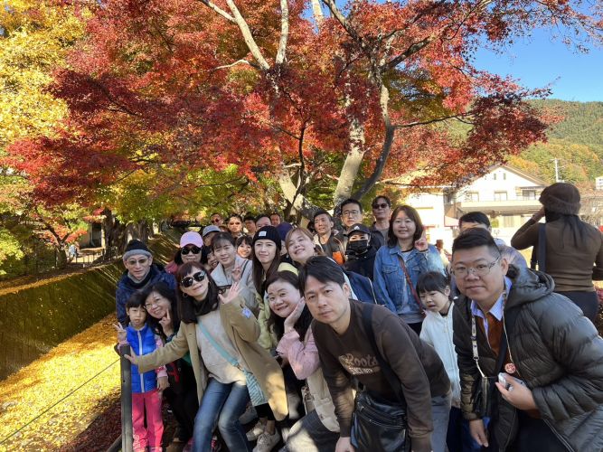 <h1>九如牌員工旅遊-日本富士山團旅~2024.11.13~25</h1>
<div><p><strong><span style="font-family: arial, helvetica, sans-serif;"> <span style="font-size: 18px;"> </span></span><span style="font-family: arial, helvetica, sans-serif;"><span style="font-size: 18px;"><span style="color: #000000;">為了感謝與慰勞TEAM EVERGUSH挺九如團隊的辛勞與工作上的投入與付出，九如牌總公司在今年底安排了第一階段，共4團約140位九如人，參與今年的日本之旅。適逢秋高氣爽的日本賞楓季節，在這次難忘的日本之旅中，我們走訪了多個令人驚嘆的景點，留下了滿滿的回憶！從充滿歷史與文化氣息的淺草觀音寺，到壯麗的 富士五湖，每一處都讓人流連忘返。在 大石公園 欣賞了富士山的完美倒影，乘坐 卡奇卡奇山纜車 俯瞰壯觀景致，探索了清澈見底的 忍野八海，還搭乘了 白鳥湖號 盡享湖面上的悠然時光。每個景點都帶來了不同的驚喜，讓這趟旅程充滿了感動與歡樂！也期待明年第二階段的九如團，也有個豐富、充實且愉悅的賞櫻之旅!</span></span></span></strong></p></div>
<div>

    <img src="images/stories/pic/241120-01 .jpg" alt="">





</div>
<ul>
        <li>

        <img src="images/stories/pic/241120-02.jpg" alt="">





    </li>
        <li>

        <img src="images/stories/pic/241120-03.jpg" alt="">





    </li>
        <li>

        <img src="images/stories/pic/241120-04.jpg" alt="">





    </li>
        <li>

        <img src="images/stories/pic/241120-05.jpg" alt="">





    </li>
    </ul>
<ul>
        <li>

        <img src="images/stories/pic/241120-06.jpg" alt="">





    </li>
        <li>

        <img src="images/stories/pic/241120-07.jpg" alt="">





    </li>
        <li>

        <img src="images/stories/pic/241120-08.jpg" alt="">





    </li>
        <li>

        <img src="images/stories/pic/241120-09.jpg" alt="">





    </li>
    </ul>
<hr>
<div><p style="text-align: right;">Editor:WANG-TING-YA</p></div>
 <!-- {"type":"layout","children":[{"type":"section","props":{"image_position":"center-center","style":"default","title_breakpoint":"xl","title_position":"top-left","title_rotation":"left","vertical_align":"middle","width":"default"},"children":[{"type":"row","children":[{"type":"column","props":{"image_position":"center-center","position_sticky_breakpoint":"m"},"children":[{"type":"headline","props":{"content":"\u4e5d\u5982\u724c\u54e1\u5de5\u65c5\u904a-\u65e5\u672c\u5bcc\u58eb\u5c71\u5718\u65c5~2024.11.13~25","title_element":"h1"}},{"type":"text","props":{"column_breakpoint":"m","content":"<p><strong><span style=\"font-family: arial, helvetica, sans-serif;\">\u00a0<span style=\"font-size: 18px;\"> <\/span><\/span><span style=\"font-family: arial, helvetica, sans-serif;\"><span style=\"font-size: 18px;\"><span style=\"color: #000000;\">\u70ba\u4e86\u611f\u8b1d\u8207\u6170\u52deTEAM EVERGUSH\u633a\u4e5d\u5982\u5718\u968a\u7684\u8f9b\u52de\u8207\u5de5\u4f5c\u4e0a\u7684\u6295\u5165\u8207\u4ed8\u51fa\uff0c\u4e5d\u5982\u724c\u7e3d\u516c\u53f8\u5728\u4eca\u5e74\u5e95\u5b89\u6392\u4e86\u7b2c\u4e00\u968e\u6bb5\uff0c\u51714\u5718\u7d04140\u4f4d\u4e5d\u5982\u4eba\uff0c\u53c3\u8207\u4eca\u5e74\u7684\u65e5\u672c\u4e4b\u65c5\u3002\u9069\u9022\u79cb\u9ad8\u6c23\u723d\u7684\u65e5\u672c\u8cde\u6953\u5b63\u7bc0\uff0c\u5728\u9019\u6b21\u96e3\u5fd8\u7684\u65e5\u672c\u4e4b\u65c5\u4e2d\uff0c\u6211\u5011\u8d70\u8a2a\u4e86\u591a\u500b\u4ee4\u4eba\u9a5a\u5606\u7684\u666f\u9ede\uff0c\u7559\u4e0b\u4e86\u6eff\u6eff\u7684\u56de\u61b6\uff01\u5f9e\u5145\u6eff\u6b77\u53f2\u8207\u6587\u5316\u6c23\u606f\u7684\u6dfa\u8349\u89c0\u97f3\u5bfa\uff0c\u5230\u58ef\u9e97\u7684 \u5bcc\u58eb\u4e94\u6e56\uff0c\u6bcf\u4e00\u8655\u90fd\u8b93\u4eba\u6d41\u9023\u5fd8\u8fd4\u3002\u5728 \u5927\u77f3\u516c\u5712 \u6b23\u8cde\u4e86\u5bcc\u58eb\u5c71\u7684\u5b8c\u7f8e\u5012\u5f71\uff0c\u4e58\u5750 \u5361\u5947\u5361\u5947\u5c71\u7e9c\u8eca \u4fef\u77b0\u58ef\u89c0\u666f\u81f4\uff0c\u63a2\u7d22\u4e86\u6e05\u6f88\u898b\u5e95\u7684 \u5fcd\u91ce\u516b\u6d77\uff0c\u9084\u642d\u4e58\u4e86 \u767d\u9ce5\u6e56\u865f \u76e1\u4eab\u6e56\u9762\u4e0a\u7684\u60a0\u7136\u6642\u5149\u3002\u6bcf\u500b\u666f\u9ede\u90fd\u5e36\u4f86\u4e86\u4e0d\u540c\u7684\u9a5a\u559c\uff0c\u8b93\u9019\u8d9f\u65c5\u7a0b\u5145\u6eff\u4e86\u611f\u52d5\u8207\u6b61\u6a02\uff01\u4e5f\u671f\u5f85\u660e\u5e74\u7b2c\u4e8c\u968e\u6bb5\u7684\u4e5d\u5982\u5718\uff0c\u4e5f\u6709\u500b\u8c50\u5bcc\u3001\u5145\u5be6\u4e14\u6109\u6085\u7684\u8cde\u6afb\u4e4b\u65c5!<\/span><\/span><\/span><\/strong><\/p>","margin":"default"}},{"type":"grid","props":{"content_column_breakpoint":"m","filter_align":"left","filter_all":true,"filter_grid_breakpoint":"m","filter_grid_width":"auto","filter_position":"top","filter_style":"tab","grid_column_align":false,"grid_column_gap":"small","grid_default":"1","grid_divider":true,"grid_medium":"1","grid_row_align":false,"grid_row_gap":"small","grid_small":"1","icon_width":80,"image_align":"top","image_border":"rounded","image_grid_breakpoint":"m","image_grid_width":"1-2","image_link":true,"image_svg_color":"emphasis","item_animation":true,"lightbox":true,"lightbox_image_orientation":true,"link_style":"default","link_text":"","margin":"default","meta_align":"below-title","meta_element":"div","meta_style":"text-meta","show_content":true,"show_image":true,"show_link":true,"show_meta":true,"show_title":true,"text_align":"center","title_align":"top","title_element":"h3","title_grid_breakpoint":"m","title_grid_width":"1-2","title_hover_style":"reset"},"children":[{"type":"grid_item","props":{"content":"","image":"images\/stories\/pic\/241120-01 .jpg","meta":"","title":""}}],"name":"Grid-\u4e00\u5f35\u5716\u8a2d\u8a08"}]}]},{"type":"row","children":[{"type":"column","props":{"image_position":"center-center","position_sticky_breakpoint":"m"},"children":[{"type":"grid","props":{"content_column_breakpoint":"m","filter_align":"left","filter_all":true,"filter_grid_breakpoint":"m","filter_grid_width":"auto","filter_position":"top","filter_style":"tab","grid_column_align":false,"grid_column_gap":"small","grid_default":"1","grid_divider":true,"grid_masonry":"pack","grid_medium":"2","grid_row_align":false,"grid_row_gap":"small","grid_small":"2","icon_width":80,"image_align":"top","image_border":"rounded","image_box_shadow":"small","image_grid_breakpoint":"m","image_grid_width":"1-2","image_height":"500","image_link":true,"image_svg_color":"emphasis","image_svg_inline":false,"image_width":"600","item_animation":true,"lightbox":true,"lightbox_image_orientation":true,"link_style":"default","link_text":"","margin":"","meta_align":"below-title","meta_element":"div","meta_style":"text-meta","show_content":true,"show_image":true,"show_link":true,"show_meta":true,"show_title":true,"text_align":"center","title_align":"top","title_element":"h3","title_grid_breakpoint":"m","title_grid_width":"1-2","title_hover_style":"reset"},"children":[{"type":"grid_item","props":{"image":"images\/stories\/pic\/241120-02.jpg"}},{"type":"grid_item","props":{"image":"images\/stories\/pic\/241120-03.jpg"}},{"type":"grid_item","props":{"image":"images\/stories\/pic\/241120-04.jpg"}},{"type":"grid_item","props":{"image":"images\/stories\/pic\/241120-05.jpg"}}],"name":"Grid-\u5be6\u7e3e\u7167\u7247\u6a23\u677f"}]}]},{"type":"row","children":[{"type":"column","props":{"image_position":"center-center","position_sticky_breakpoint":"m"},"children":[{"type":"grid","props":{"content_column_breakpoint":"m","filter_align":"left","filter_all":true,"filter_grid_breakpoint":"m","filter_grid_width":"auto","filter_position":"top","filter_style":"tab","grid_column_align":false,"grid_column_gap":"small","grid_default":"1","grid_divider":true,"grid_masonry":"pack","grid_medium":"2","grid_row_align":false,"grid_row_gap":"small","grid_small":"2","icon_width":80,"image_align":"top","image_border":"rounded","image_box_shadow":"small","image_grid_breakpoint":"m","image_grid_width":"1-2","image_height":"500","image_link":true,"image_svg_color":"emphasis","image_svg_inline":false,"image_width":"600","item_animation":true,"lightbox":true,"lightbox_image_orientation":true,"link_style":"default","link_text":"","margin":"","meta_align":"below-title","meta_element":"div","meta_style":"text-meta","show_content":true,"show_image":true,"show_link":true,"show_meta":true,"show_title":true,"text_align":"center","title_align":"top","title_element":"h3","title_grid_breakpoint":"m","title_grid_width":"1-2","title_hover_style":"reset"},"children":[{"type":"grid_item","props":{"image":"images\/stories\/pic\/241120-06.jpg"}},{"type":"grid_item","props":{"image":"images\/stories\/pic\/241120-07.jpg"}},{"type":"grid_item","props":{"image":"images\/stories\/pic\/241120-08.jpg"}},{"type":"grid_item","props":{"image":"images\/stories\/pic\/241120-09.jpg"}}],"name":"Grid-\u5be6\u7e3e\u7167\u7247\u6a23\u677f"}]}]},{"type":"row","children":[{"type":"column","props":{"image_position":"center-center","position_sticky_breakpoint":"m"},"children":[{"type":"divider","props":{"divider_element":"hr"}},{"type":"text","props":{"column_breakpoint":"m","content":"<p style=\"text-align: right;\">Editor:WANG-TING-YA<\/p>","margin":"default"}}]}]}]}],"version":"4.2.11"} -->
