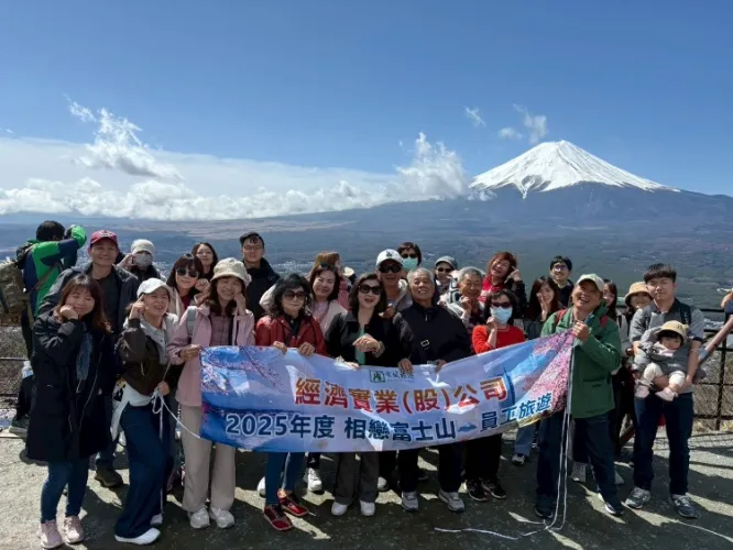 <h1><p>日本富士絕景·東京風情之旅<br />九如牌泵浦發電機員工旅遊</p></h1>
<div><p><strong>  九如牌泵浦發電機精心規劃的「日本富士絕景·東京風情之旅」，是獻給全體同仁的一份誠摯感謝，感謝大家長年來的辛勤付出與堅持不懈的努力!</strong></p>
<div class="flex max-w-full flex-col grow">
<div data-message-author-role="assistant" data-message-id="a8365f5e-f996-41eb-a390-3cdf2732402b" dir="auto" class="min-h-8 text-message relative flex w-full flex-col items-end gap-2 text-start break-words whitespace-normal [.text-message+&]:mt-5" data-message-model-slug="gpt-4o">
<div class="flex w-full flex-col gap-1 empty:hidden first:pt-[3px]">
<div class="markdown prose dark:prose-invert w-full break-words light" id="_705ee076-1722-4bcc-899f-1adc5954cd4a">
<p data-start="67" data-end="288" zh="modified">  這趟五天四夜的旅程，融合了壯麗的自然風光、濃厚的人文底蘊與頂級的美食饗宴，為大家帶來身心靈全方位的療癒體驗。首日即前往富士五湖，泡湯放鬆、享用正宗鰻魚飯，感受旅程的溫暖啟程；搭乘天上山纜車俯瞰富士山壯麗景緻，探索河口湖音樂森林與御殿場Outlet，購物與文化一次滿足。山中湖的天鵝船悠遊、忍野八海的清幽漫步，再轉入東京台場的繽紛夜景，讓旅程精彩不間斷。參拜淺草觀音寺、漫遊仲見世老街，最後在知名敘敘苑餐廳大啖頂級和牛，為此行畫下美味的驚嘆號！</p>
<p data-start="290" data-end="387" data-is-last-node="" data-is-only-node="" zh="unmodified">  在這段珍貴的旅途中，我們一同分享歡笑與感動，也更凝聚了彼此的情誼。九如牌秉持創新精神與服務至上的理念，未來將持續努力，回饋員工更多精彩與豐富的福利活動。期待與大家再次攜手共遊，創造更多美好回憶！</p>
</div>
</div>
</div>
</div></div>
<div>

    <img src="images/stories/travel/2025" alt="">





</div>
<ul>
        <li>

        <img src="images/stories/travel/2025/2025Japan_Tokyo_MountFuji  1.webp" alt="">





    </li>
        <li>

        <img src="images/stories/travel/2025/2025Japan_Tokyo_MountFuji  2.webp" alt="">





    </li>
        <li>

        <img src="images/stories/travel/2025/2025Japan_Tokyo_MountFuji  3.webp" alt="">





    </li>
        <li>

        <img src="images/stories/travel/2025/2025Japan_Tokyo_MountFuji  4.webp" alt="">





    </li>
        <li>

        <img src="images/stories/travel/2025/2025Japan_Tokyo_MountFuji  5.webp" alt="">





    </li>
        <li>

        <img src="images/stories/travel/2025/2025Japan_Tokyo_MountFuji  6.webp" alt="">





    </li>
        <li>

        <img src="images/stories/travel/2025/2025Japan_Tokyo_MountFuji  7.webp" alt="">





    </li>
        <li>

        <img src="images/stories/travel/2025/2025Japan_Tokyo_MountFuji  8.webp" alt="">





    </li>
        <li>

        <img src="images/stories/travel/2025/2025Japan_Tokyo_MountFuji  9.webp" alt="">





    </li>
        <li>

        <img src="images/stories/travel/2025/2025Japan_Tokyo_MountFuji  10.webp" alt="">





    </li>
        <li>

        <img src="images/stories/travel/2025/2025Japan_Tokyo_MountFuji  11.webp" alt="">





    </li>
        <li>

        <img src="images/stories/travel/2025/2025Japan_Tokyo_MountFuji  12.webp" alt="">





    </li>
        <li>

        <img src="images/stories/travel/2025/2025Japan_Tokyo_MountFuji  13.webp" alt="">





    </li>
        <li>

        <img src="images/stories/travel/2025/2025Japan_Tokyo_MountFuji  14.webp" alt="">





    </li>
        <li>

        <img src="images/stories/travel/2025/2025Japan_Tokyo_MountFuji  15.webp" alt="">





    </li>
        <li>

        <img src="images/stories/travel/2025/2025Japan_Tokyo_MountFuji  16.webp" alt="">





    </li>
        <li>

        <img src="images/stories/travel/2025/2025Japan_Tokyo_MountFuji 17.webp" alt="">





    </li>
        <li>

        <img src="images/stories/travel/2025/2025Japan_Tokyo_MountFuji 18.webp" alt="">





    </li>
    </ul>
<div><p>Editor: Ting-Ya</p></div>
 <!-- {"type":"layout","children":[{"type":"section","props":{"image_position":"center-center","style":"default","title_breakpoint":"xl","title_position":"top-left","title_rotation":"left","vertical_align":"middle","width":"default"},"children":[{"type":"row","children":[{"type":"column","props":{"image_position":"center-center","position_sticky_breakpoint":"m"},"children":[{"type":"headline","props":{"content":"<p>\u65e5\u672c\u5bcc\u58eb\u7d55\u666f\u00b7\u6771\u4eac\u98a8\u60c5\u4e4b\u65c5<br \/>\u4e5d\u5982\u724c\u6cf5\u6d66\u767c\u96fb\u6a5f\u54e1\u5de5\u65c5\u904a<\/p>","title_element":"h1"}},{"type":"text","props":{"column_breakpoint":"m","content":"<p><strong>\u00a0 \u4e5d\u5982\u724c\u6cf5\u6d66\u767c\u96fb\u6a5f\u7cbe\u5fc3\u898f\u5283\u7684\u300c\u65e5\u672c\u5bcc\u58eb\u7d55\u666f\u00b7\u6771\u4eac\u98a8\u60c5\u4e4b\u65c5\u300d\uff0c\u662f\u737b\u7d66\u5168\u9ad4\u540c\u4ec1\u7684\u4e00\u4efd\u8aa0\u646f\u611f\u8b1d\uff0c\u611f\u8b1d\u5927\u5bb6\u9577\u5e74\u4f86\u7684\u8f9b\u52e4\u4ed8\u51fa\u8207\u5805\u6301\u4e0d\u61c8\u7684\u52aa\u529b!<\/strong><\/p>\n<div class=\"flex max-w-full flex-col grow\">\n<div data-message-author-role=\"assistant\" data-message-id=\"a8365f5e-f996-41eb-a390-3cdf2732402b\" dir=\"auto\" class=\"min-h-8 text-message relative flex w-full flex-col items-end gap-2 text-start break-words whitespace-normal [.text-message+&]:mt-5\" data-message-model-slug=\"gpt-4o\">\n<div class=\"flex w-full flex-col gap-1 empty:hidden first:pt-[3px]\">\n<div class=\"markdown prose dark:prose-invert w-full break-words light\" id=\"_705ee076-1722-4bcc-899f-1adc5954cd4a\">\n<p data-start=\"67\" data-end=\"288\" zh=\"modified\">\u00a0 \u9019\u8d9f\u4e94\u5929\u56db\u591c\u7684\u65c5\u7a0b\uff0c\u878d\u5408\u4e86\u58ef\u9e97\u7684\u81ea\u7136\u98a8\u5149\u3001\u6fc3\u539a\u7684\u4eba\u6587\u5e95\u860a\u8207\u9802\u7d1a\u7684\u7f8e\u98df\u9957\u5bb4\uff0c\u70ba\u5927\u5bb6\u5e36\u4f86\u8eab\u5fc3\u9748\u5168\u65b9\u4f4d\u7684\u7642\u7652\u9ad4\u9a57\u3002\u9996\u65e5\u5373\u524d\u5f80\u5bcc\u58eb\u4e94\u6e56\uff0c\u6ce1\u6e6f\u653e\u9b06\u3001\u4eab\u7528\u6b63\u5b97\u9c3b\u9b5a\u98ef\uff0c\u611f\u53d7\u65c5\u7a0b\u7684\u6eab\u6696\u555f\u7a0b\uff1b\u642d\u4e58\u5929\u4e0a\u5c71\u7e9c\u8eca\u4fef\u77b0\u5bcc\u58eb\u5c71\u58ef\u9e97\u666f\u7dfb\uff0c\u63a2\u7d22\u6cb3\u53e3\u6e56\u97f3\u6a02\u68ee\u6797\u8207\u5fa1\u6bbf\u5834Outlet\uff0c\u8cfc\u7269\u8207\u6587\u5316\u4e00\u6b21\u6eff\u8db3\u3002\u5c71\u4e2d\u6e56\u7684\u5929\u9d5d\u8239\u60a0\u904a\u3001\u5fcd\u91ce\u516b\u6d77\u7684\u6e05\u5e7d\u6f2b\u6b65\uff0c\u518d\u8f49\u5165\u6771\u4eac\u53f0\u5834\u7684\u7e7d\u7d1b\u591c\u666f\uff0c\u8b93\u65c5\u7a0b\u7cbe\u5f69\u4e0d\u9593\u65b7\u3002\u53c3\u62dc\u6dfa\u8349\u89c0\u97f3\u5bfa\u3001\u6f2b\u904a\u4ef2\u898b\u4e16\u8001\u8857\uff0c\u6700\u5f8c\u5728\u77e5\u540d\u6558\u6558\u82d1\u9910\u5ef3\u5927\u5556\u9802\u7d1a\u548c\u725b\uff0c\u70ba\u6b64\u884c\u756b\u4e0b\u7f8e\u5473\u7684\u9a5a\u5606\u865f\uff01<\/p>\n<p data-start=\"290\" data-end=\"387\" data-is-last-node=\"\" data-is-only-node=\"\" zh=\"unmodified\">\u00a0 \u5728\u9019\u6bb5\u73cd\u8cb4\u7684\u65c5\u9014\u4e2d\uff0c\u6211\u5011\u4e00\u540c\u5206\u4eab\u6b61\u7b11\u8207\u611f\u52d5\uff0c\u4e5f\u66f4\u51dd\u805a\u4e86\u5f7c\u6b64\u7684\u60c5\u8abc\u3002\u4e5d\u5982\u724c\u79c9\u6301\u5275\u65b0\u7cbe\u795e\u8207\u670d\u52d9\u81f3\u4e0a\u7684\u7406\u5ff5\uff0c\u672a\u4f86\u5c07\u6301\u7e8c\u52aa\u529b\uff0c\u56de\u994b\u54e1\u5de5\u66f4\u591a\u7cbe\u5f69\u8207\u8c50\u5bcc\u7684\u798f\u5229\u6d3b\u52d5\u3002\u671f\u5f85\u8207\u5927\u5bb6\u518d\u6b21\u651c\u624b\u5171\u904a\uff0c\u5275\u9020\u66f4\u591a\u7f8e\u597d\u56de\u61b6\uff01<\/p>\n<\/div>\n<\/div>\n<\/div>\n<\/div>","margin":"default"}}]}]},{"type":"row","children":[{"type":"column","props":{"image_position":"center-center","position_sticky_breakpoint":"m"},"children":[{"type":"grid","props":{"content_column_breakpoint":"m","filter_align":"left","filter_all":true,"filter_grid_breakpoint":"m","filter_grid_width":"auto","filter_position":"top","filter_style":"tab","grid_column_align":false,"grid_column_gap":"small","grid_default":"1","grid_divider":true,"grid_medium":"1","grid_row_align":false,"grid_row_gap":"small","grid_small":"1","icon_width":80,"image_align":"top","image_border":"rounded","image_box_shadow":"medium","image_grid_breakpoint":"m","image_grid_width":"1-2","image_link":true,"image_svg_color":"emphasis","item_animation":true,"lightbox":true,"lightbox_image_orientation":true,"link_style":"default","link_text":"","margin":"default","meta_align":"below-title","meta_element":"div","meta_style":"text-meta","show_content":true,"show_image":true,"show_link":true,"show_meta":true,"show_title":true,"text_align":"center","title_align":"top","title_element":"h3","title_grid_breakpoint":"m","title_grid_width":"1-2","title_hover_style":"reset"},"children":[{"type":"grid_item","props":{"content":"","image":"images\/stories\/travel\/2025","meta":"","title":""}}],"name":"Grid-\u4e00\u5f35\u5716\u8a2d\u8a08-\u6a23\u677f"},{"type":"grid","props":{"content_column_breakpoint":"m","filter_align":"left","filter_all":true,"filter_grid_breakpoint":"m","filter_grid_width":"auto","filter_position":"top","filter_style":"tab","grid_column_align":false,"grid_column_gap":"small","grid_default":"2","grid_divider":true,"grid_masonry":"pack","grid_medium":"2","grid_row_align":false,"grid_row_gap":"small","grid_small":"2","icon_width":80,"image_align":"top","image_border":"rounded","image_box_shadow":"small","image_grid_breakpoint":"m","image_grid_width":"1-2","image_height":"400","image_link":true,"image_svg_color":"emphasis","image_svg_inline":false,"image_width":"500","item_animation":true,"lightbox":true,"lightbox_image_orientation":true,"link_style":"default","link_text":"","margin":"","meta_align":"below-title","meta_element":"div","meta_style":"text-meta","show_content":true,"show_image":true,"show_link":true,"show_meta":true,"show_title":true,"text_align":"center","title_align":"top","title_element":"h3","title_grid_breakpoint":"m","title_grid_width":"1-2","title_hover_style":"reset"},"children":[{"type":"grid_item","props":{"image":"images\/stories\/travel\/2025\/2025Japan_Tokyo_MountFuji  1.webp"}},{"type":"grid_item","props":{"image":"images\/stories\/travel\/2025\/2025Japan_Tokyo_MountFuji  2.webp"}},{"type":"grid_item","props":{"image":"images\/stories\/travel\/2025\/2025Japan_Tokyo_MountFuji  3.webp"}},{"type":"grid_item","props":{"image":"images\/stories\/travel\/2025\/2025Japan_Tokyo_MountFuji  4.webp"}},{"type":"grid_item","props":{"image":"images\/stories\/travel\/2025\/2025Japan_Tokyo_MountFuji  5.webp"}},{"type":"grid_item","props":{"image":"images\/stories\/travel\/2025\/2025Japan_Tokyo_MountFuji  6.webp"}},{"type":"grid_item","props":{"image":"images\/stories\/travel\/2025\/2025Japan_Tokyo_MountFuji  7.webp"}},{"type":"grid_item","props":{"image":"images\/stories\/travel\/2025\/2025Japan_Tokyo_MountFuji  8.webp"}},{"type":"grid_item","props":{"image":"images\/stories\/travel\/2025\/2025Japan_Tokyo_MountFuji  9.webp"}},{"type":"grid_item","props":{"image":"images\/stories\/travel\/2025\/2025Japan_Tokyo_MountFuji  10.webp"}},{"type":"grid_item","props":{"image":"images\/stories\/travel\/2025\/2025Japan_Tokyo_MountFuji  11.webp"}},{"type":"grid_item","props":{"image":"images\/stories\/travel\/2025\/2025Japan_Tokyo_MountFuji  12.webp"}},{"type":"grid_item","props":{"image":"images\/stories\/travel\/2025\/2025Japan_Tokyo_MountFuji  13.webp"}},{"type":"grid_item","props":{"image":"images\/stories\/travel\/2025\/2025Japan_Tokyo_MountFuji  14.webp"}},{"type":"grid_item","props":{"image":"images\/stories\/travel\/2025\/2025Japan_Tokyo_MountFuji  15.webp"}},{"type":"grid_item","props":{"image":"images\/stories\/travel\/2025\/2025Japan_Tokyo_MountFuji  16.webp"}},{"type":"grid_item","props":{"image":"images\/stories\/travel\/2025\/2025Japan_Tokyo_MountFuji 17.webp"}},{"type":"grid_item","props":{"image":"images\/stories\/travel\/2025\/2025Japan_Tokyo_MountFuji 18.webp"}}],"name":"zz1Grid-\u4e00\u5f35\u5716\u8a2d\u8a08"},{"type":"text","props":{"column_breakpoint":"m","content":"<p>Editor: Ting-Ya<\/p>","margin":"default"}}]}]}]}],"version":"4.2.11"} -->
